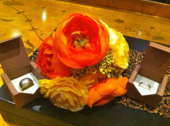 Aubin's ranunculus bouquet and wedding rings Aubin's ranunculus bouquet and wedding rings